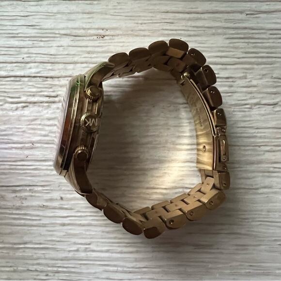 Michael Kors Goldtone Pinkish-Orange Face watch Date Window Snap Closure - Picture 4 of 8